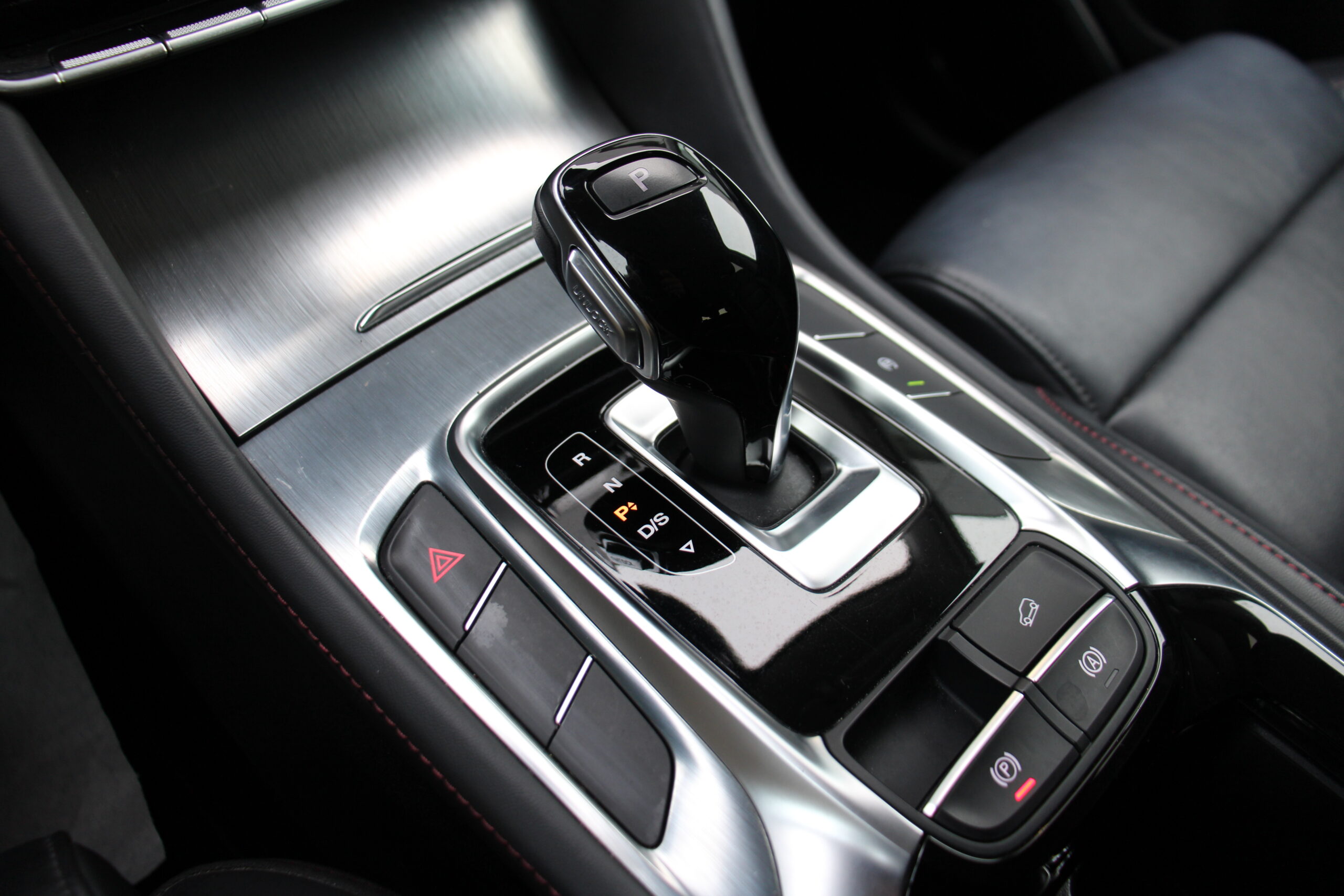 MG HS ICE 1.5T Automaat 162PK *CAM*APPLE/ANDROID*ZETELVERW*