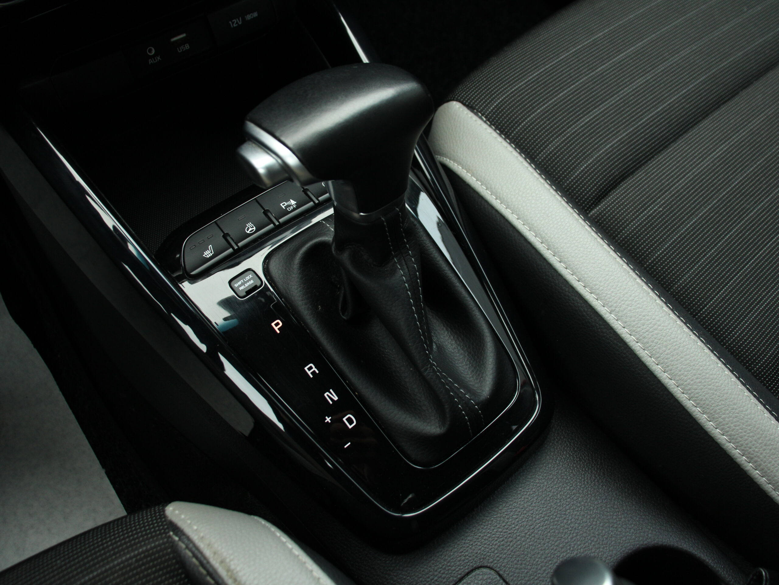 KIA STONIC 1.0T Autom 120PK *CAM*APPLE/ANDROID*AFN.TREKHAAK*